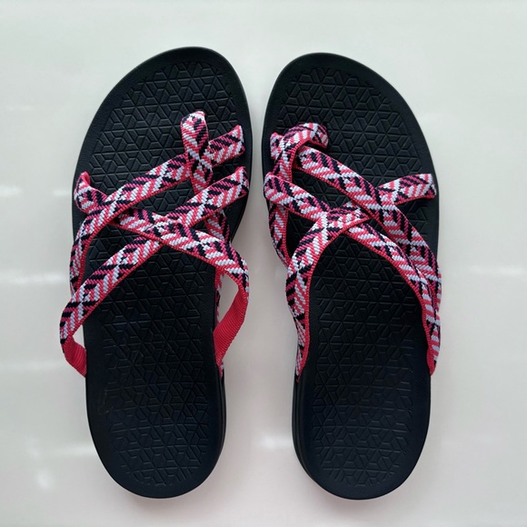 Chaco Women's Geometric Toe Loop Slip On Sandals Size 7 - Picture 1 of 4